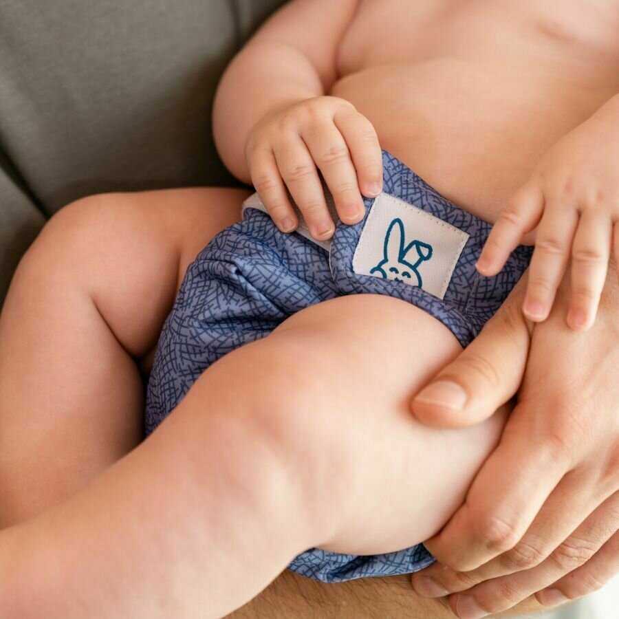 Couche lavable à scratch (Tout en Un) Criss Cross Blue (avec insert intégré)