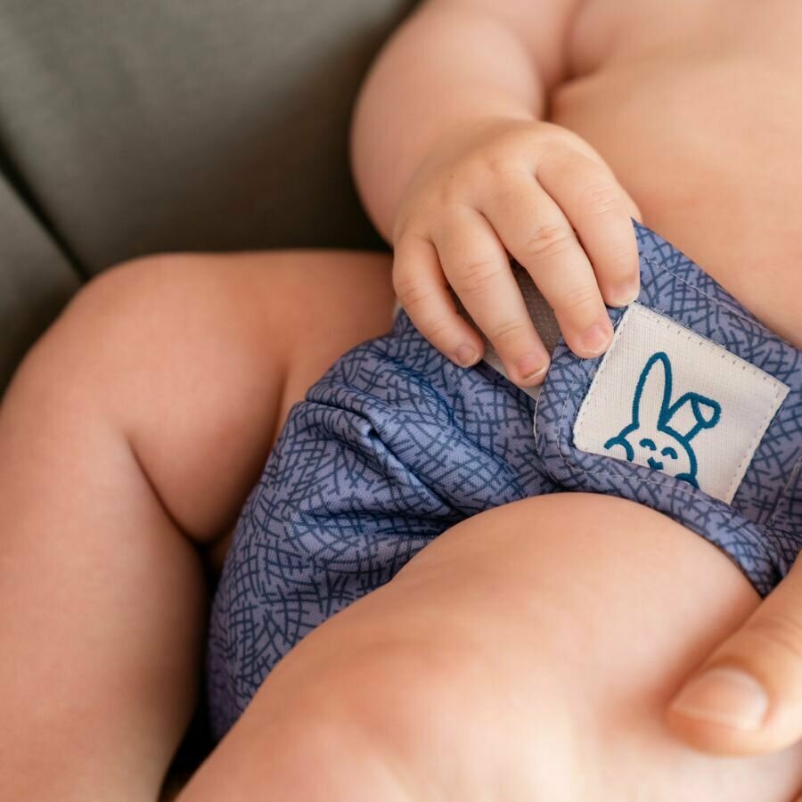 Couche lavable à scratch (Tout en Un) Criss Cross Blue (avec insert intégré)